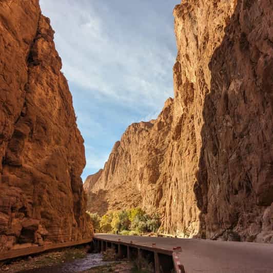Visite privée de luxe de 4 jours dans le désert du Maroc au départ de Marrakech - dromadaire