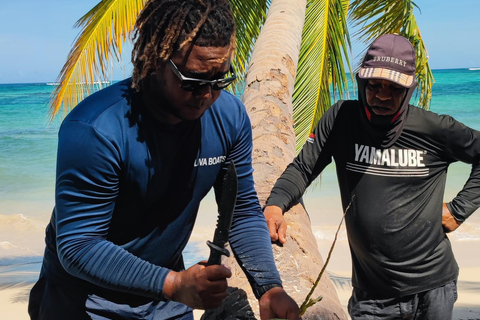 Private Yacht Tour with Snorkeling, lagoon and wild beach Your for 1-4 persons