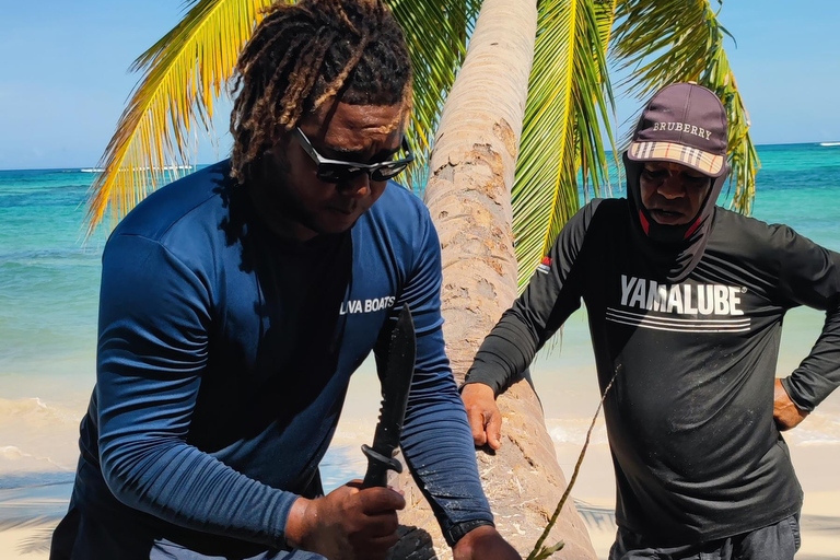 Private Yacht Tour with Snorkeling, lagoon and wild beach Your for 1-4 persons