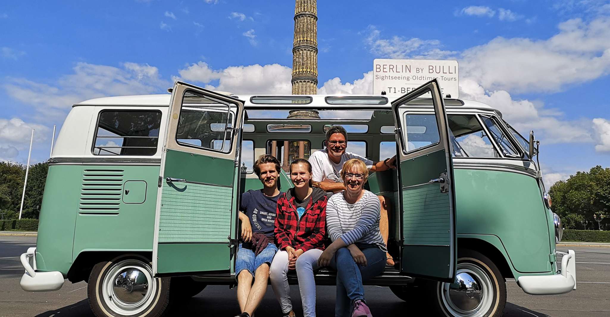 Excursão turística no clássico Volkswagen T1 Samba Bus - Hizvo