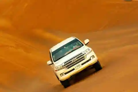 Doha: ATV, Quad oder Buggy Dune Bashing, Kamelreiten & Sandboarding