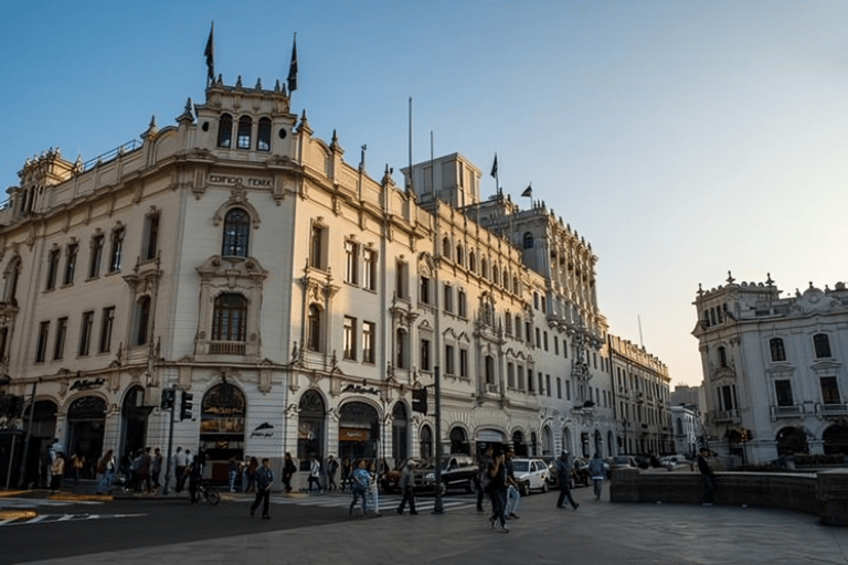 Lima : Recorrido a pie con guía por los lugares de visita obligadaLima : 3 horas de visita a lugares imprescindibles en tour a pie en grupo reducido