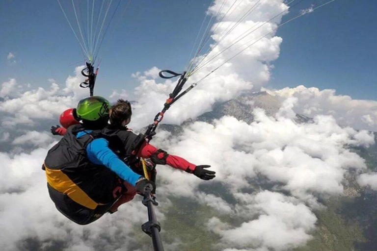 Alanya: Paralotniarstwo w tandemie z wysokości 700 m ze spotkaniem lub odbioremParalotniarstwo w tandemie z 700m bez odbioru