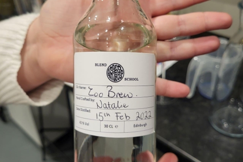 Edimburgo: Taller de destilación de ginebra con cata de ginebraDestila una Botella de Ginebra en Mini Alambiques de Cobre