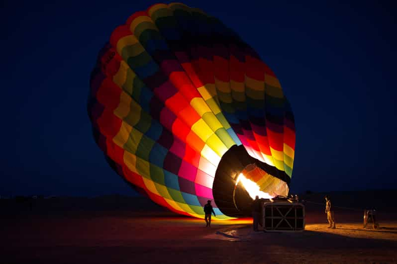 Dubai: Heißluftballonfahrt & Falken-Show über der Wüste