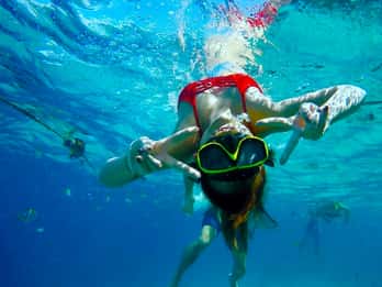 Phuket: Deluxe Phi Phi Tour mit Schnellboot & Mittagsbuffet