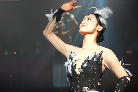 Shenyang: Manchu BanJin Feast with Live Performances Yellow Seat（VIP）Only Meal （plz to book 3 days in advance）