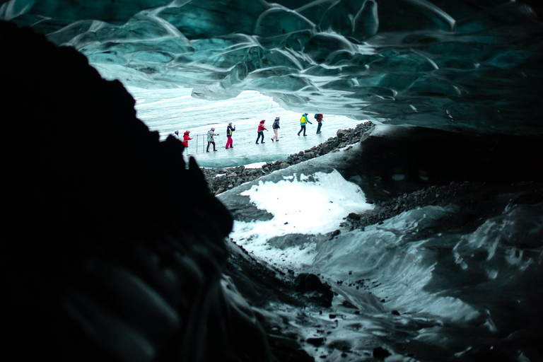 من جوكولسارلون: جولة كهف الجليد الأزرق في فاتناجوكولFrom Jökulsárlón: Vatnajökull Glacier Blue Ice Cave Tour
