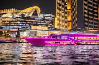 Bangkok: Luxuriöse Dinner-Bootsfahrt mit Abendessen vom Buffet und Live-Band