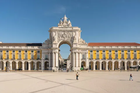 Lisbon: City Audio Guide with 24-Hour Transportation Pass