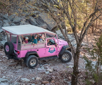 Branson: Downtown, Lake, Baird Mountain & Hollister 4x4 Tour