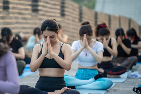 Tour privato - Yoga mattutino sulla Grande Muraglia e anatra arrosto di PechinoIncluso lo yoga