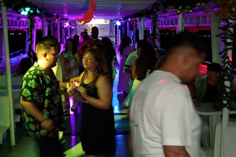 Carthagène : excursion en bateau de nuit avec dîner et open barCARTAGENA : Excursion en bateau de nuit blanche avec dîner et open bar