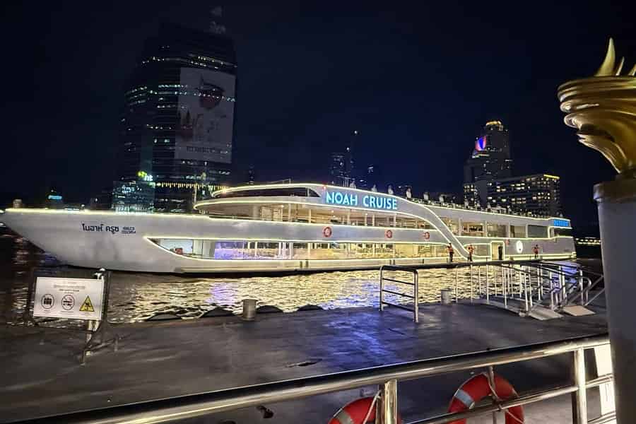 Bangkok: Fluss Chao Phraya NOAH Neueste Luxus-6-Sterne-Kreuzfahrt. Foto: GetYourGuide