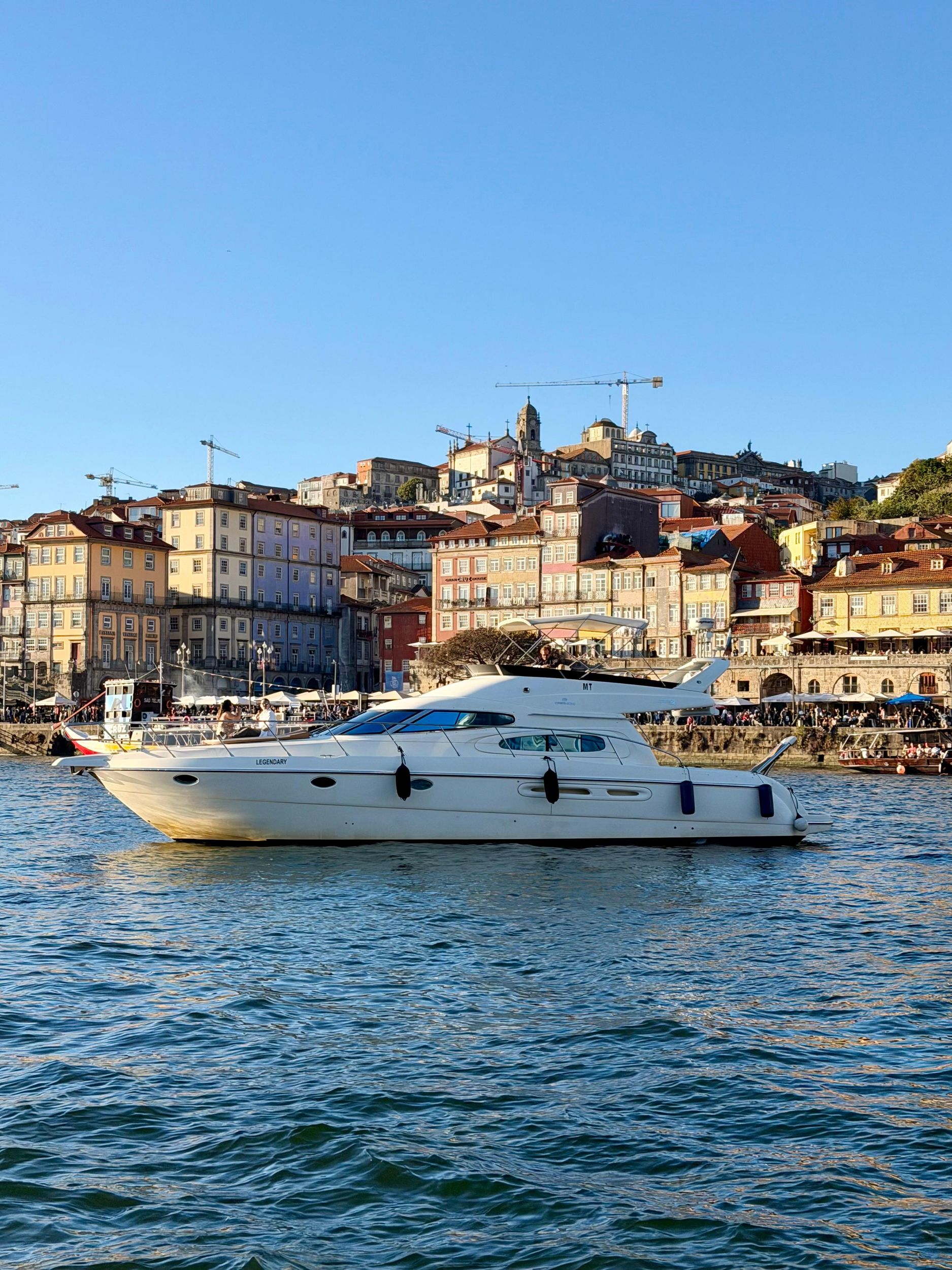 Porto: Luxusyacht-Tour mit Weinprobe und Vorspeisen