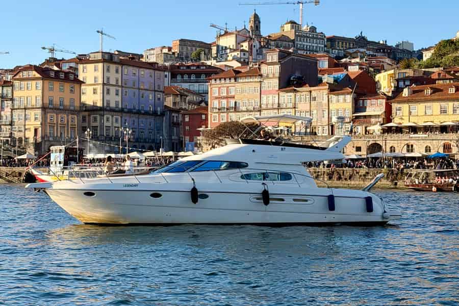 Porto: Luxus-Bootsfahrt unter 6 Brücken mit Wein und Snacks. Foto: GetYourGuide