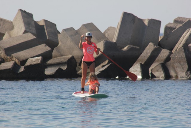 Visit Yaiza: Playa Flaming Stand-up Paddleboard Lesson in Lanzarote