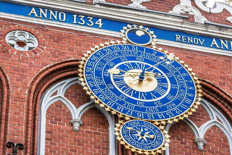 Riga: Art Nouveau & UNESCO Old Town Cruise Friendly Tour