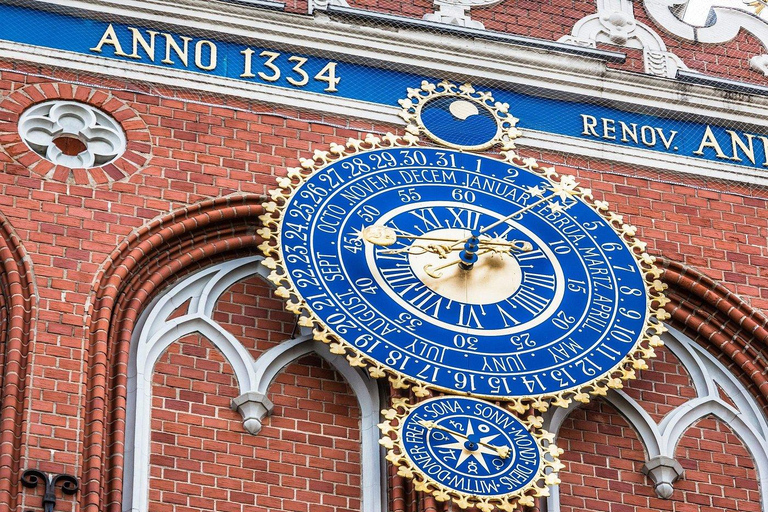 Riga: Art Nouveau & UNESCO Old Town Cruise Friendly Tour
