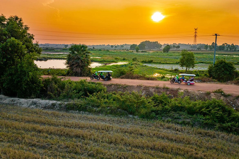 Phnom Penh: Silk Island & Sunset Cruise include drinks Vespa Option + English Guide