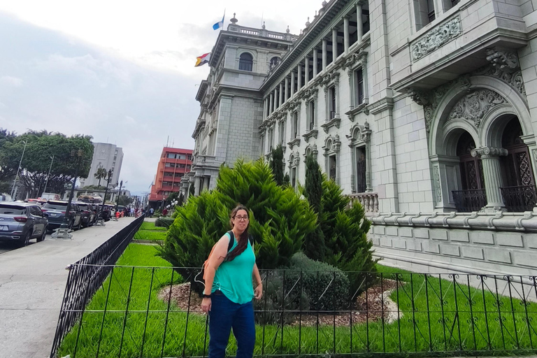 Tour of La Aurora Zoo, Historic Center, and Ciudad Cayalá in Guatemala