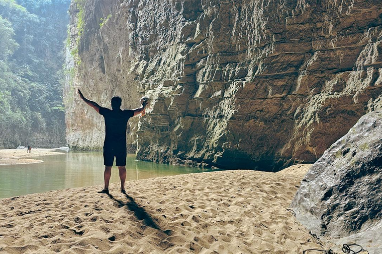 San Cristobal: Arch of Time Tour for 2 days Kayak to the Arch of Time