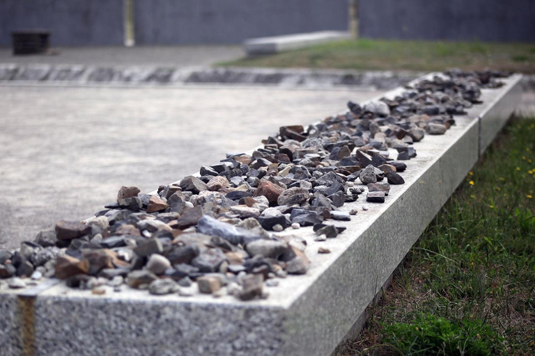 Berlin: Tur i liten grupp på minnesdagen för SachsenhausenBerlin - minnesdag Sachsenhausen Memorial Day Tour med max. 15 personer