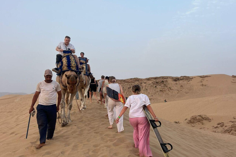 Agadir/Taghazout : Aventure en Sandboard et Dîner au Coucher du SoleilAgadir/Taghazout : aventure en sandboard et dîner au coucher du soleil