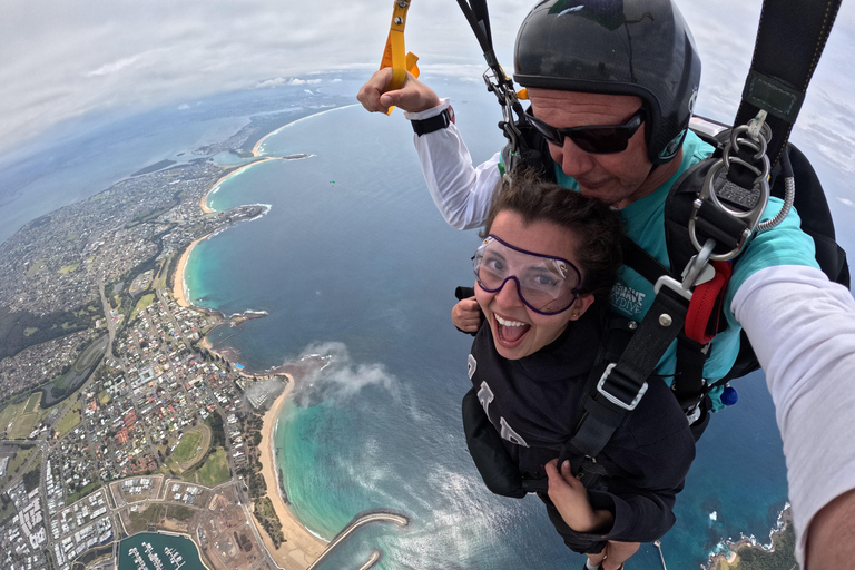 Sydney, Shellharbour: skoki spadochronowe z lądowaniem przy plażySydney, Shellharbour: skok spadochronowy z lądowaniem na plaży