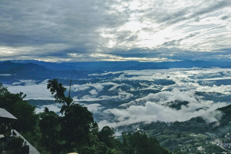 Caminhada em um templo: de Nagarkot a ChanguCaminhada pelo nascer do sol e pelos templos: de Nagarkot a Changu (10 pessoas)