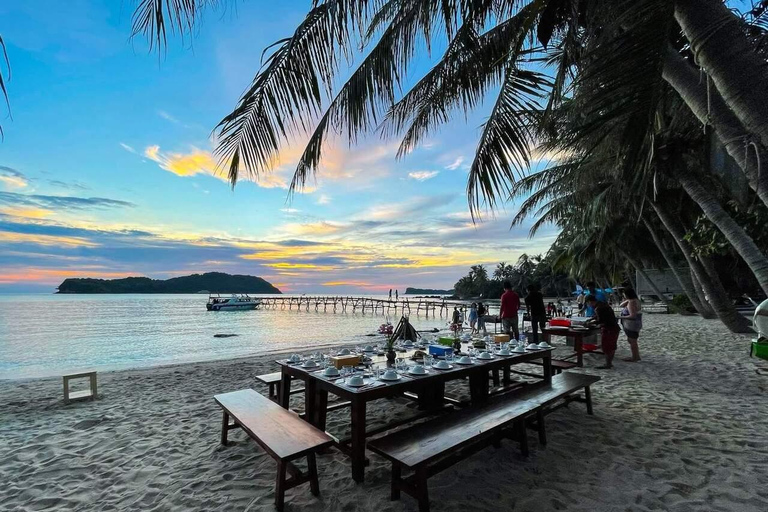 Phu Quoc: 2-Island Snorkeling Tour with Sunset BBQ Dinner