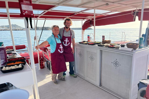 Marseille : Calanques Katamaran-Kreuzfahrt mit Mittagessen und Wein