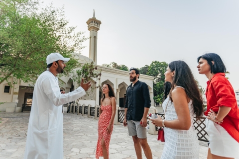 Dubai: Discover Dubai's Creek and Souks with Street Food Group Tour in Spanish from Meeting Point