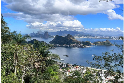 Niterói: Tandem Paragliding Flight with Luciano Miranda – No prior training required. Niterói: Tandem Paragliding Flight with Luciano Miranda – No Training Required