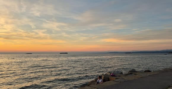 Izola: Sonnenuntergangs-Küstenlauf nach Koper mit lokalem Geschenk Izola: Sonnenuntergangs-Küstenlauf nach Koper mit lokalem Geschenk