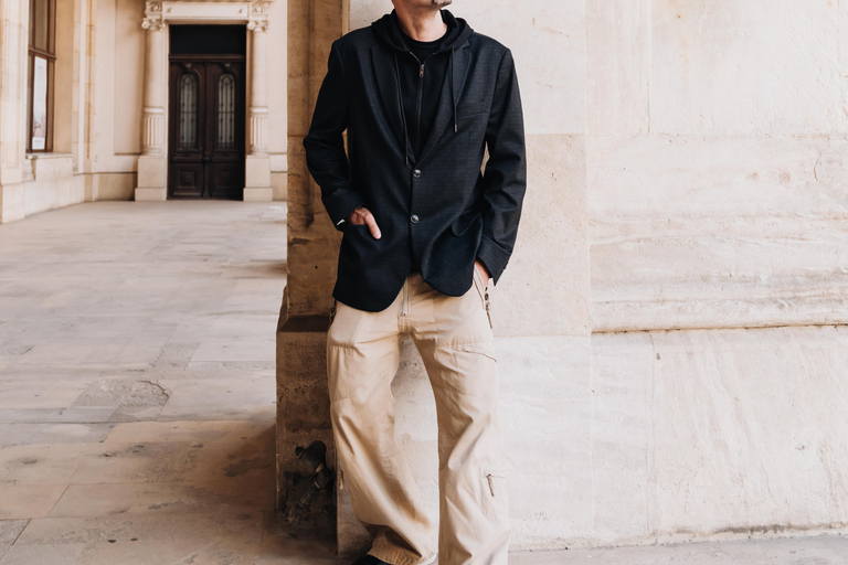 Bucharest: Essential Photo Session in the Charming Streets