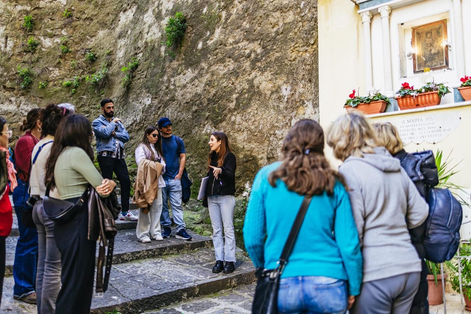 Napoli Tour A Piedi Dei Quartieri Contrastanti Con La Funicolare