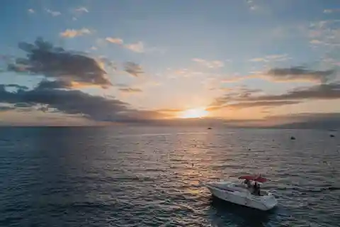 Teneriffa: VIP Private Luxury Sunset Boat Charter Experience