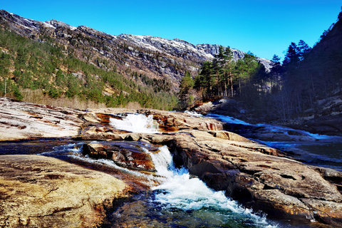 Passeio flexível ao Castelo de Modalen, Hesjedalsfossen pode ser uma caminhadaPasseio flexível para Modalen O Castelo Hesjedalsfossen