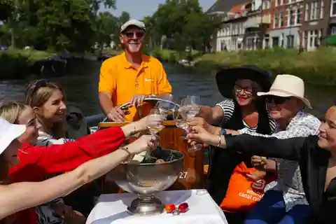 Dutch Bitterballen and Drinks Cruise through Haarlem