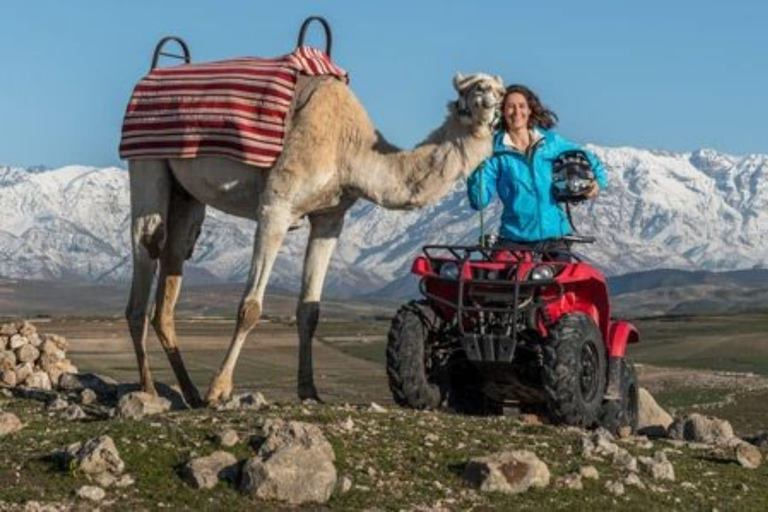 Marrakech: Quad nel deserto di Agafay con cena-spettacolo