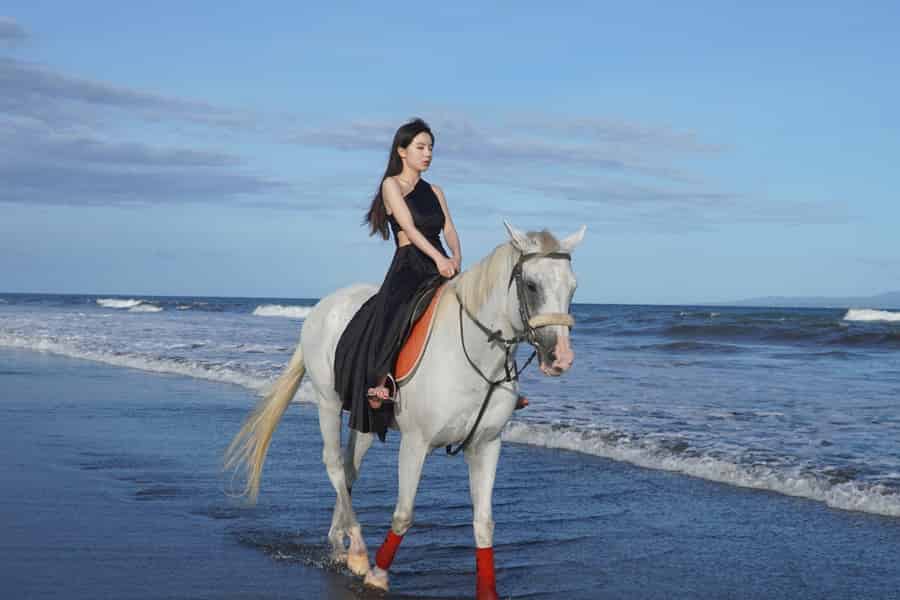 Bali: Reitausflug bei Sonnenaufgang am Strand von Sanur. Foto: GetYourGuide Bali: Reitausflug bei Sonnenaufgang am Strand von Sanur. Foto: GetYourGuide