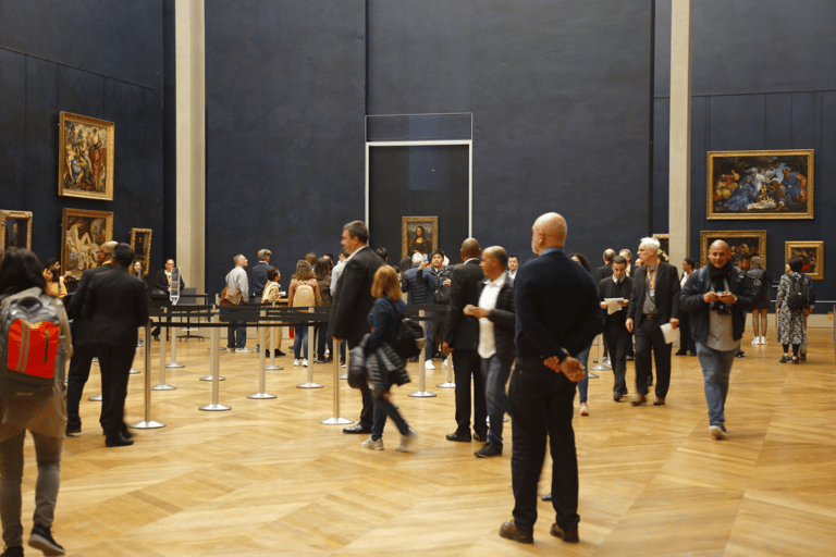Paris: Louvre Entry Ticket and Guided Walking Tour