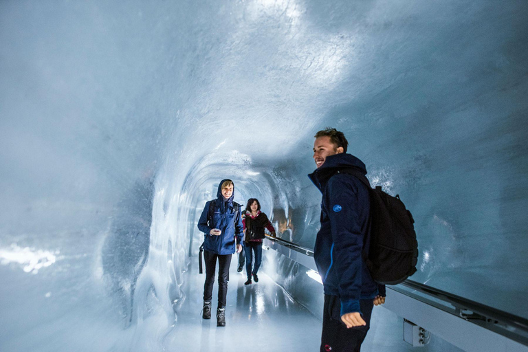 Geneva: Private Tour to Interlaken, Grindelwald & Jungfrau Geneva: Private tour to Interlaken, Grinderwald & Jungfrau