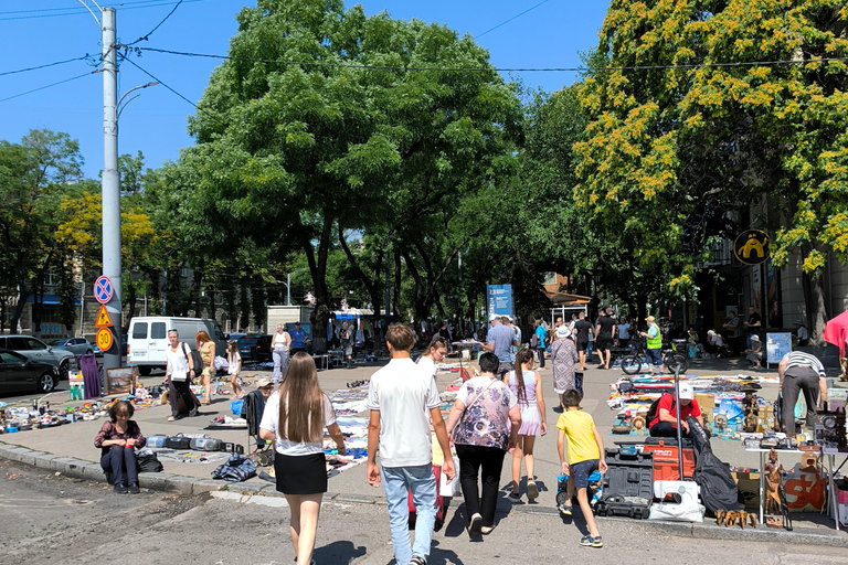 Walking Tour with Wine & Soviet Flea Market Visit - Chisinau