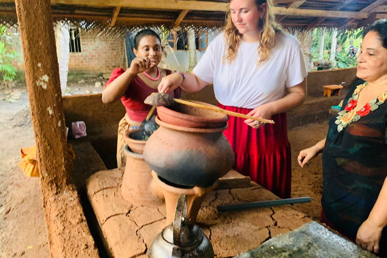 Anuradhapura: Attrezzatura tradizionale per cucinare in Sri LankaAnuradhapura: Attrezzi tradizionali per cucinare in Sri Lanka