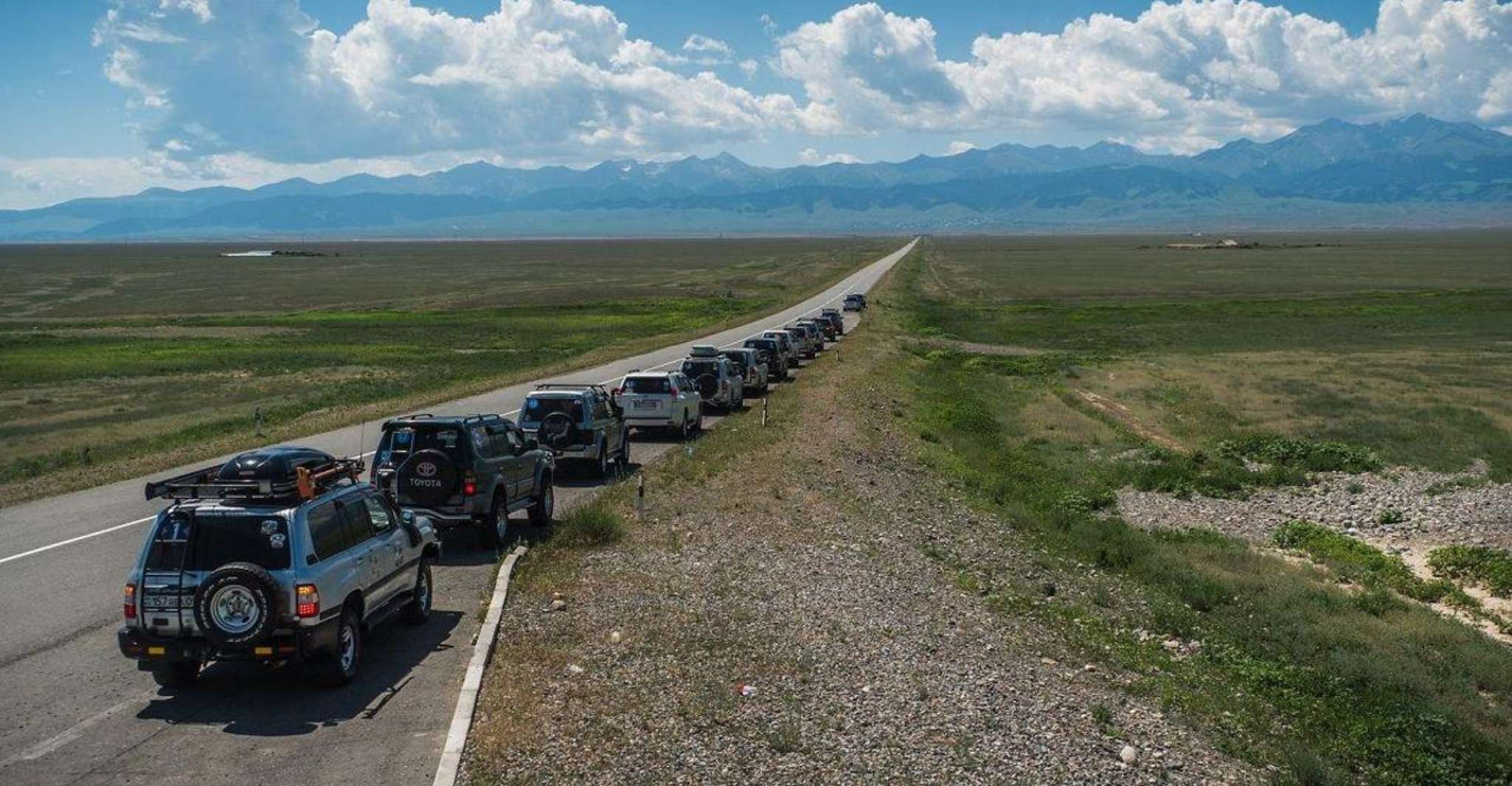 私人快车游览可尔赛湖和查林峡谷 - Housity