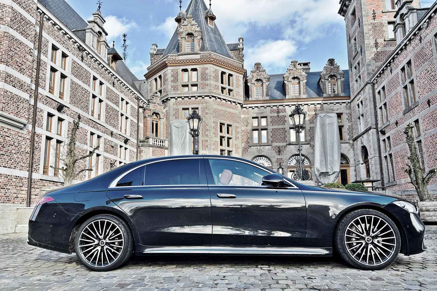 BRU Airport Transfer to Brussels City Center for 3 Pax