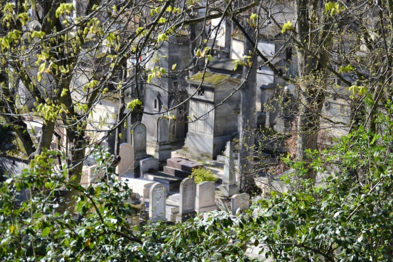 Paryż: Wycieczka z przewodnikiem po cmentarzu Père-LachaiseCmentarz Père Lachaise: Wycieczka w j. francuskim