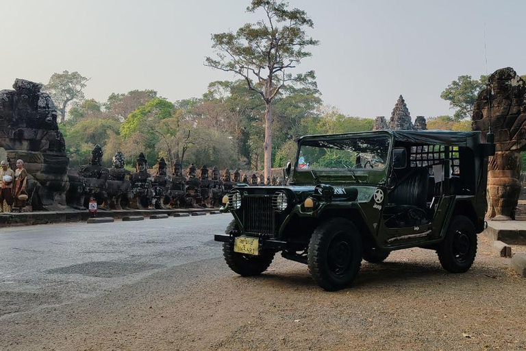 Angkor Wat: Sunrise Jeep Tour with Handicraft Center Visit